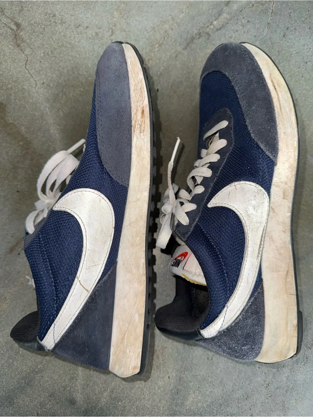 Nike Air Tailwind navy blue sneakers Men’s Low-Top shoes size 9.5?